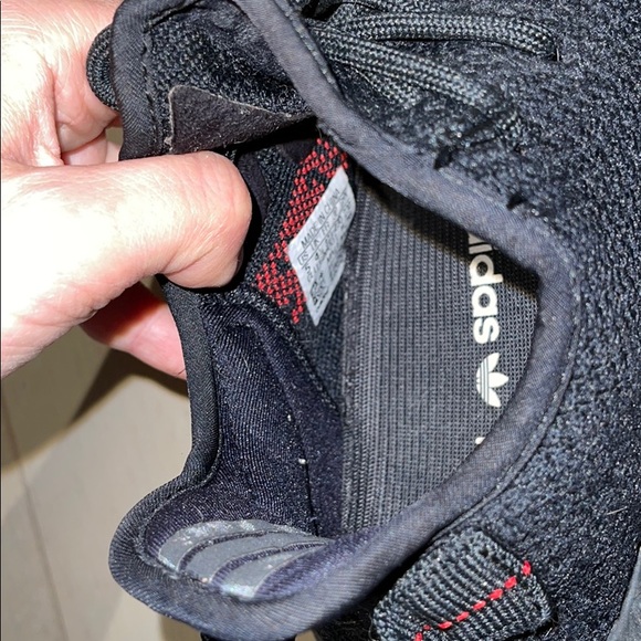 adidas Yeezy Boost 350 V2 Black Red - Picture 6 of 8